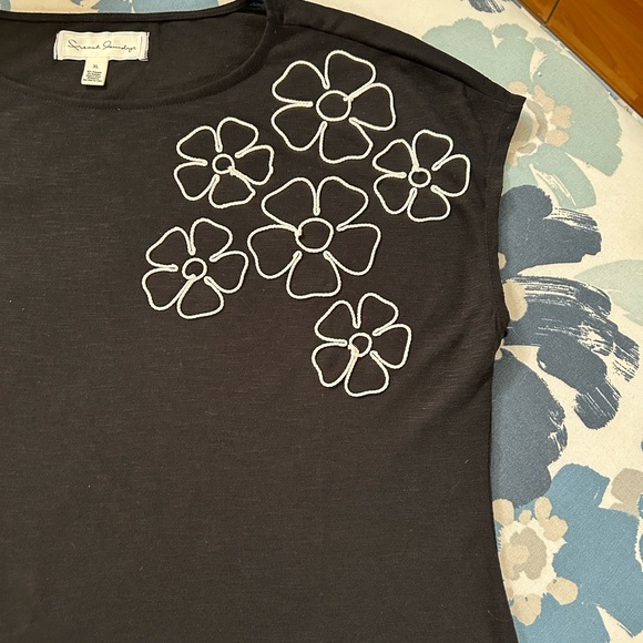 French Laundry Black Top with White Floral Accents NWOT - Picture 3 of 5